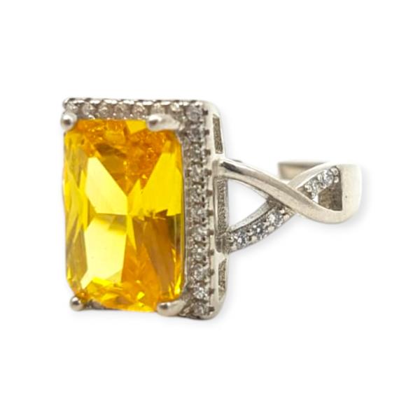 925 Sterling Silver Ring with Beautiful Yellow Stone